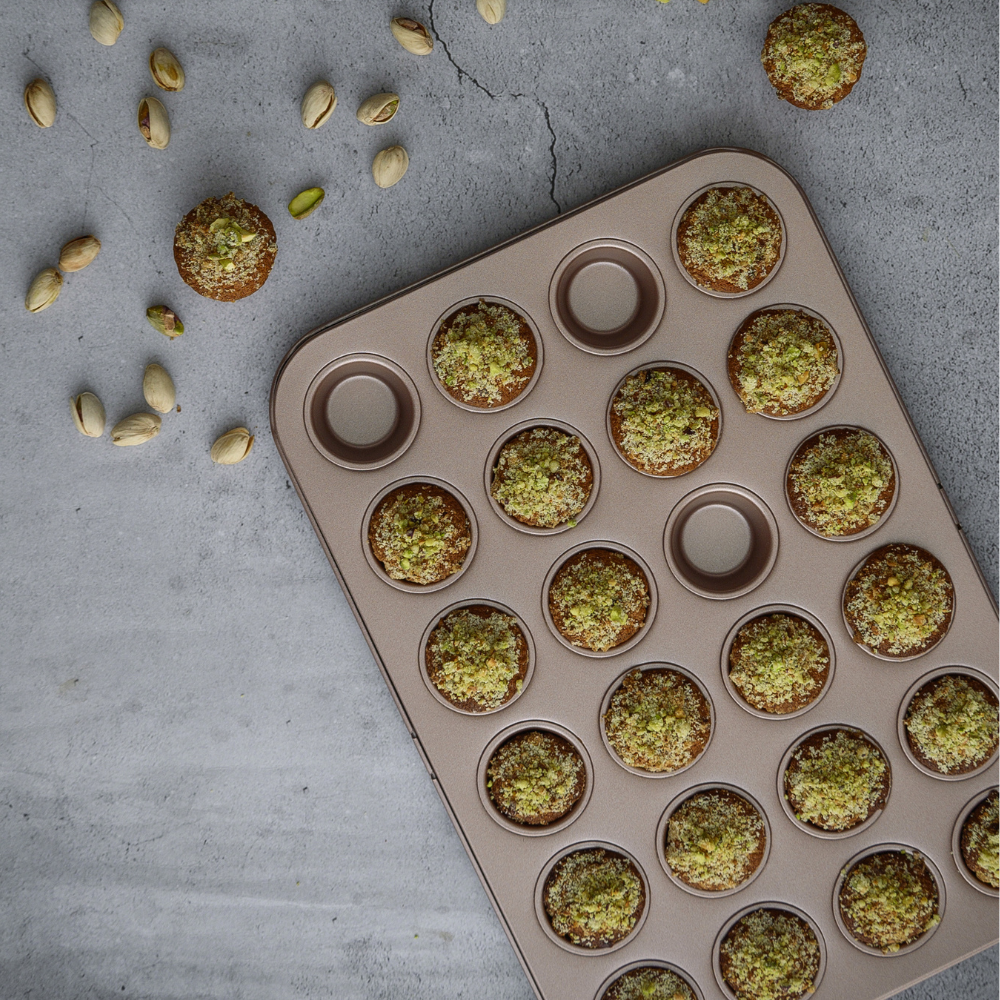 mini muffin baking pan