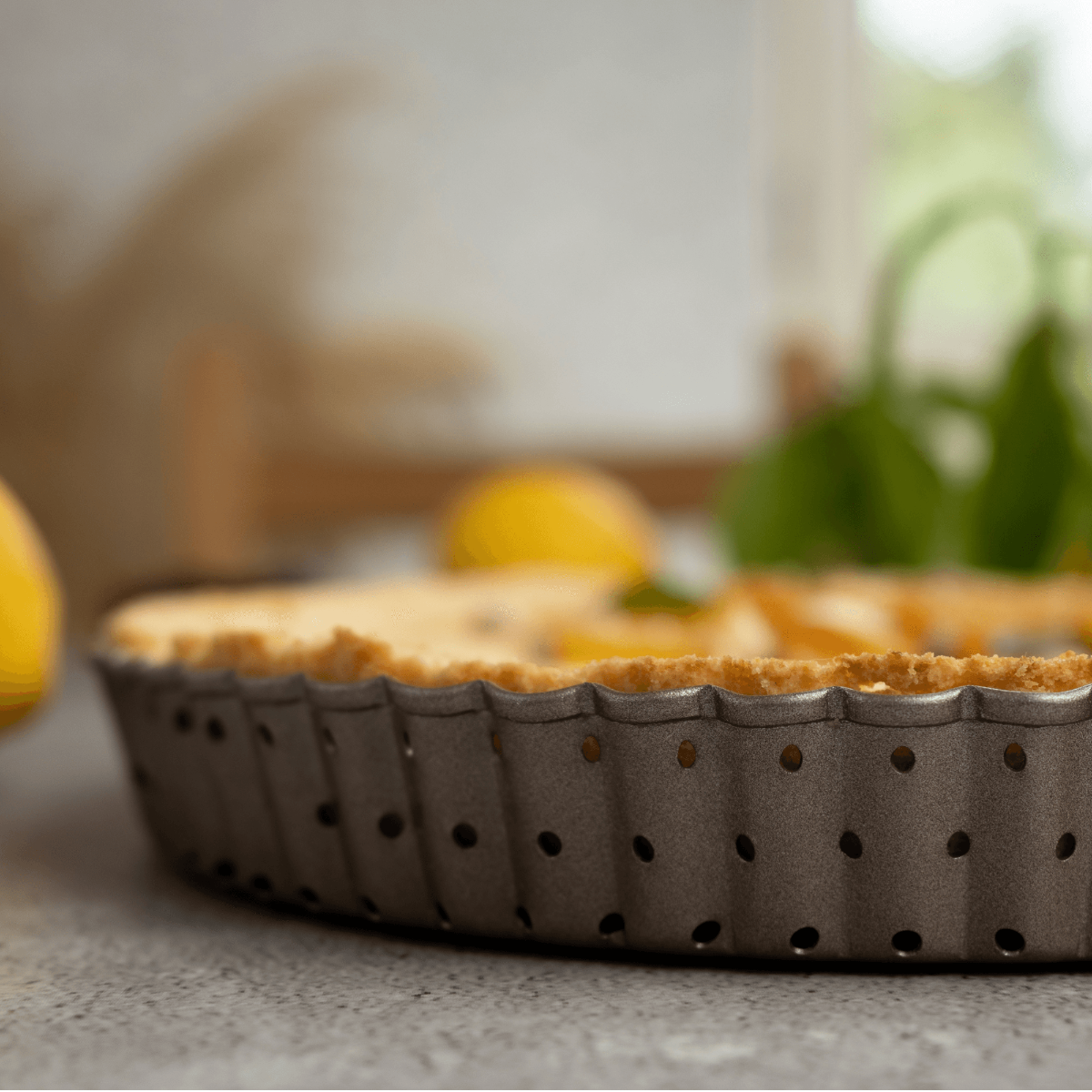 9-inch Tart Pan Perforated Nonstick With Removable Bottom - Happiels